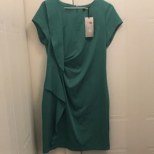 Sheyao size L green dress with little slit at back 🍀